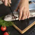 Sem bagunça: descubra o truque que limpa peixe em segundos imagem