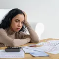 Tá devendo? Nova lei pode bloquear seu cartão e sua conta bancária imagem