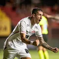 Titular do Vitória chama atenção e recebe propostas, revela Fábio Mota imagem