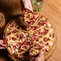 Tradicional rede de pizzarias fecha 90 lojas e declara falência imagem