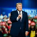 Trump triplica pagamento a imigrantes que deixarem dos EUA; entenda imagem