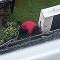Vídeo: homem foge pelo telhado de órgão público em Salvador após furto imagem
