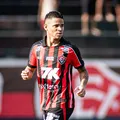 Vitória avalia pagar multa para contar com Erick em jogo decisivo imagem
