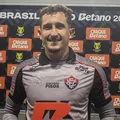 Vitória costura permanência de goleiro e pode envolver volante; veja imagem