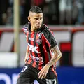 Vitória entra em "queda de braço" com o Coritiba por Erick; entenda imagem