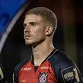 Volante que pertence ao Vitória chama atenção de time paulista imagem
