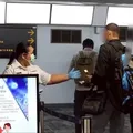 Aeroportos da Ásia retomam protocolos da Covid após surto de vírus imagem