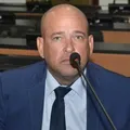 Binho Galinha acompanha audiência da Operação El Patrón imagem