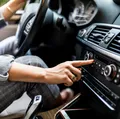 Carro antigo? Saiba truque para ter Bluetooth em qualquer rádio imagem