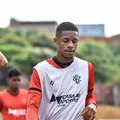 Cria do Vitória brilha na Europa e renova com clube até 2030 imagem