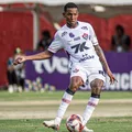 Edenilson garante estar "adaptado" para jogar na zaga ou meio-campo imagem