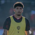Emprestado para time da Série B, volante renova contrato com o Vitória imagem