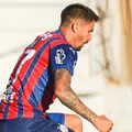 Everaldo aponta gramado do Adauto como vilão do jogo: "Bola fica viva" imagem