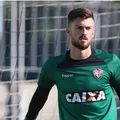 Ex-goleiro do Vitória marcado por Ba-Vi sofre gol do meio-campo imagem