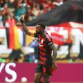 Flamengo aciona Gerson na Justiça e cobra mais de R$ 40 milhões imagem