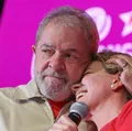 Gleisi atende a pedido de Lula e deixa Ministério imagem