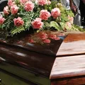 Homens armados invadem sepultamento e queimam caixão na Bahia imagem