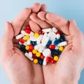 Influenciador expõe luta contra dependência de remédios imagem