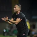 Jair Ventura critica postura do Vitória em goleada: "Faltou imposição" imagem