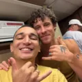 João Gomes encontra Shawn Mendes em Salvador: "Falta só o CPF" imagem
