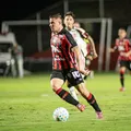 Kayzer pede desculpas por pênalti perdido e aprova nova formação imagem