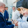 Lula em Salvador está em missão oficial, mas na real já é campanha imagem