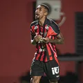 Mateus Silva estreia com gol no Vitória: "Estava muito ansioso" imagem