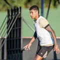 Meia do Vitória pede desculpas por expulsão: "Futebol é aprendizado" imagem