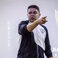 Morre treinador de clube tradicional após uma semana na UTI; confira imagem