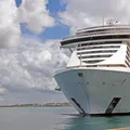 Navio com mais de cinco mil turistas atraca em Salvador imagem