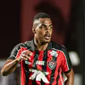 "Orgulho": Caíque afirma que Vitória botou o Flamengo para se defender imagem