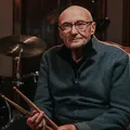 Palco A TARDE FM celebra os 75 anos de Phil Collins com especial imagem