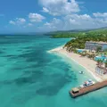Praia paradisíaca vira área privatizada após levantamento de muro imagem