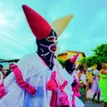 Pré-Carnaval em Salvador ganha força com Festa das Caretas imagem