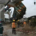 Queda de guindaste sobre trem deixa ao menos 28 mortos e 64 feridos imagem