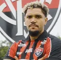 Reforço na Toca do Leão! Vitória anuncia centroavante ex-Benfica imagem