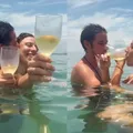 Regina Casé registra pedido de casamento entre artistas na Bahia imagem