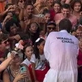 Saulo Fernandes presta homenagem a Wanda Chase no Carnaval de Salvador imagem