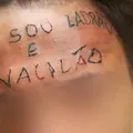 'Sou ladrão e vacilão': jovem que teve a testa tatuada volta a ser preso imagem