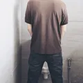 Urinar em pé gera câncer? Descubra por que médicos recomendam sentar imagem
