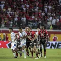 Vitória x Bahia: onde assistir e prováveis escalações do Ba-Vi imagem