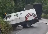 Acidente grave envolvendo carro-forte termina com três mortos na Bahia