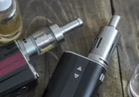 Adolescente perde pedaços dos pulmões após três anos de uso de "vape" imagem