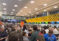 Aeroporto cancela mais de 150 voos após forte ventania