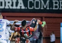 Alerrandro, ex-Vitória, não vence o Puskás 2025 com gol de bicicleta