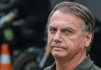 Após alta, Bolsonaro pede a Moraes autorização para visita do filho imagem