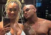 Após rumores, Cezar Black e Aline Patriarca são flagrados aos beijos