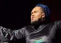 Ator desmaia no palco e morre durante estreia em peça de teatro imagem