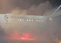 Avião é evacuado após incêndio em esteira de bagagem em Guarulhos imagem