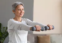 Bebida natural fortalece ossos de mulheres idosas; saiba detalhes